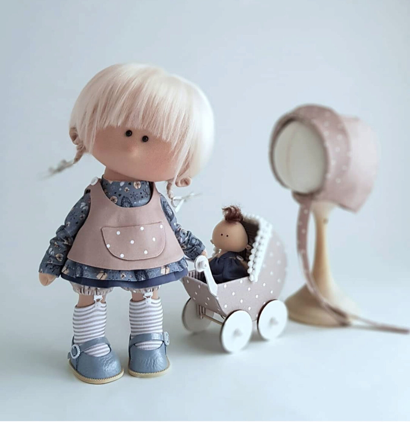 Девочка с коляской (Елена Корунова)