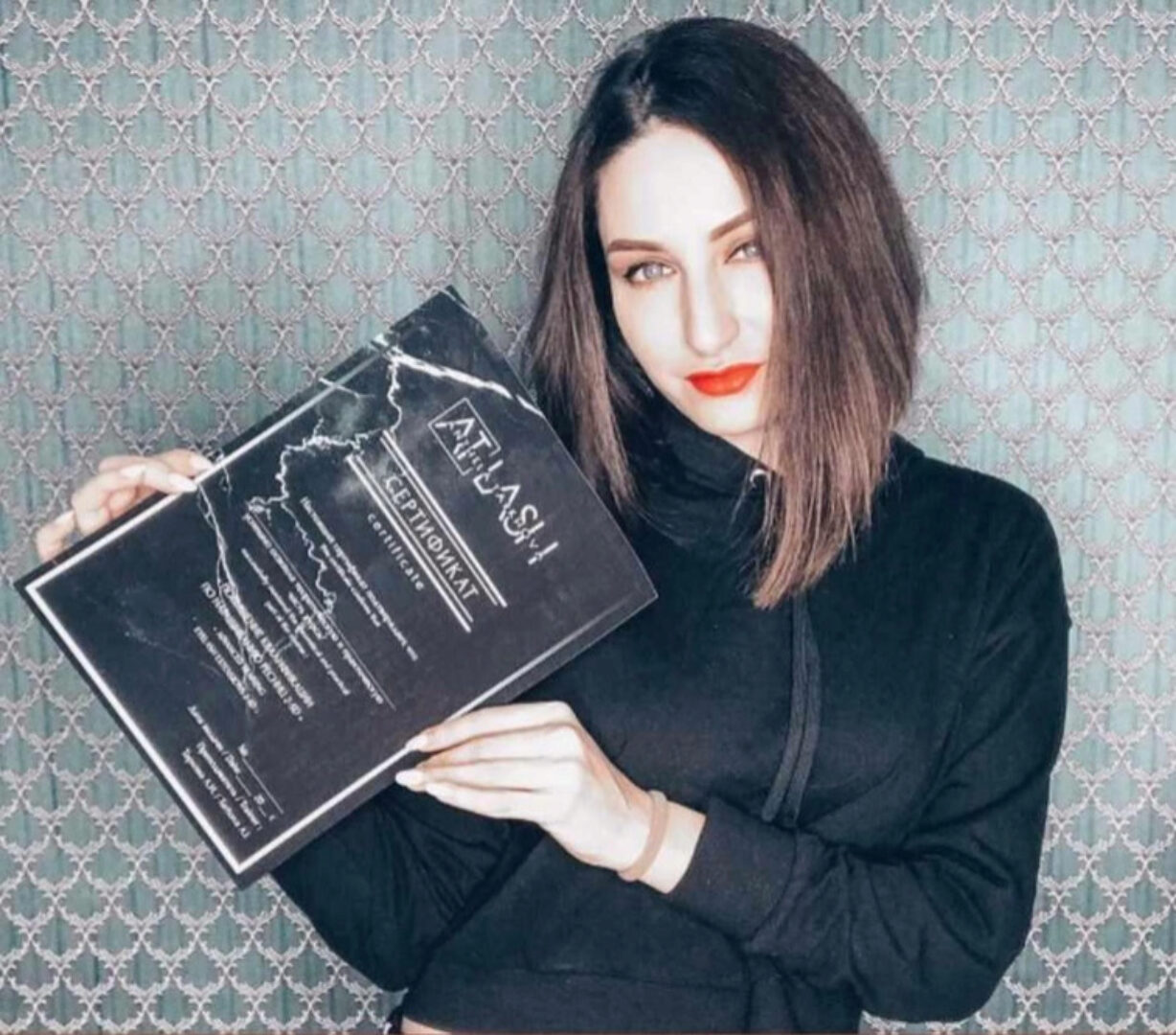 Техника + моделирование + работа с клеем и носка ресниц (Анжела Тархова)