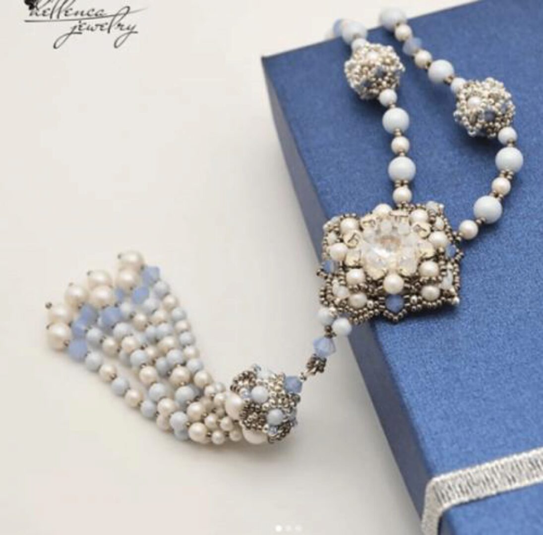 [Hellenca_mk] Кулон «Метелица» (Елена Кононова)