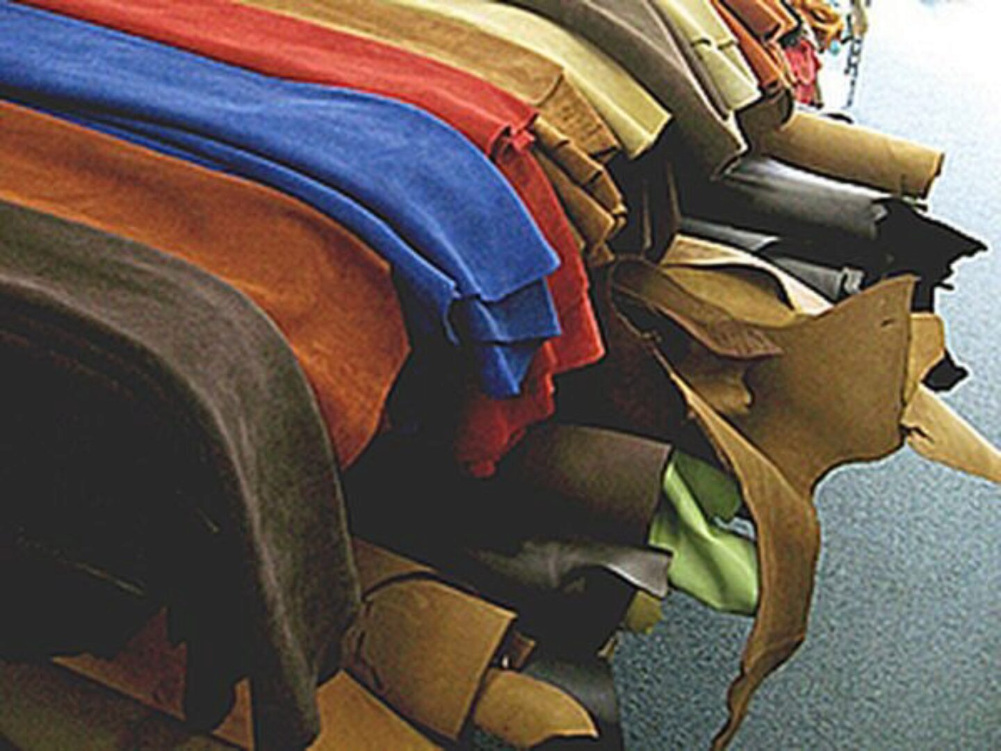 Секреты работы с кожей и мехом (Ирина Берзина)