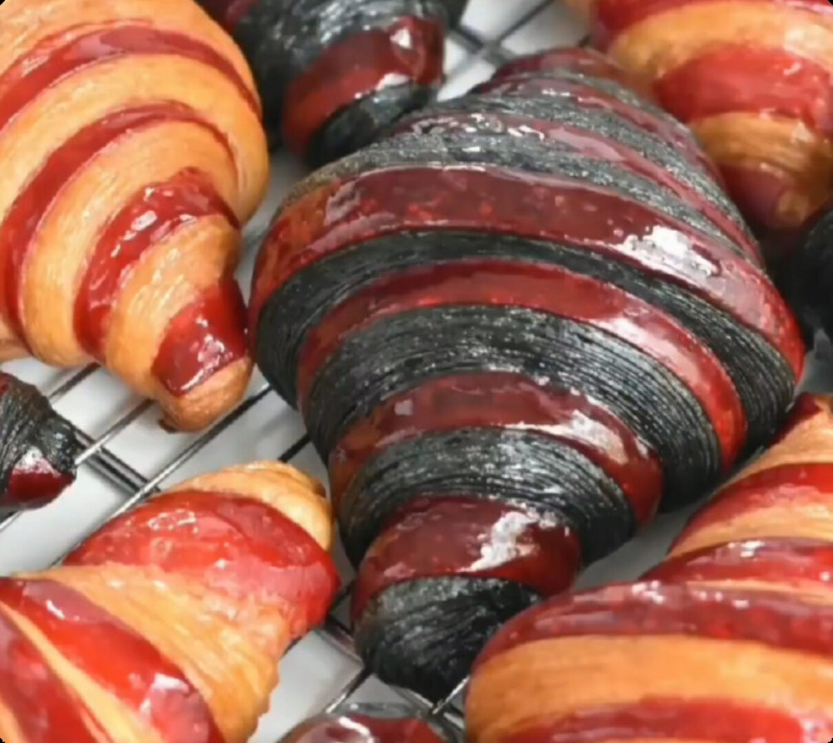 Слоёное дрожжевое тесто. Круассаны (Афина Исаакова)