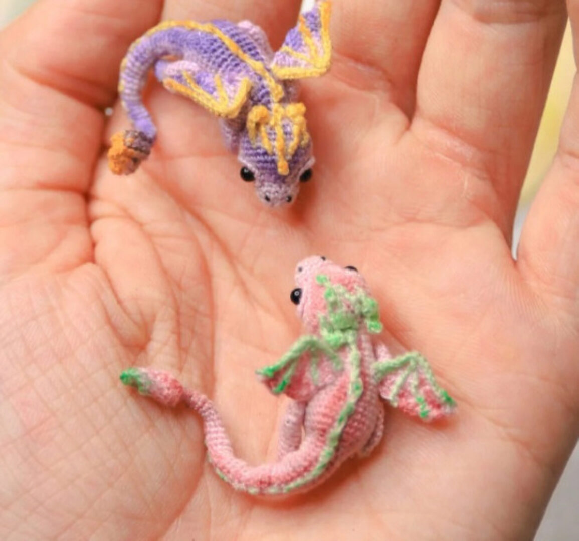 [NansyOops] Дракон амигуруми. Карманный цветочный дракон (Анастасия Кирсанова)