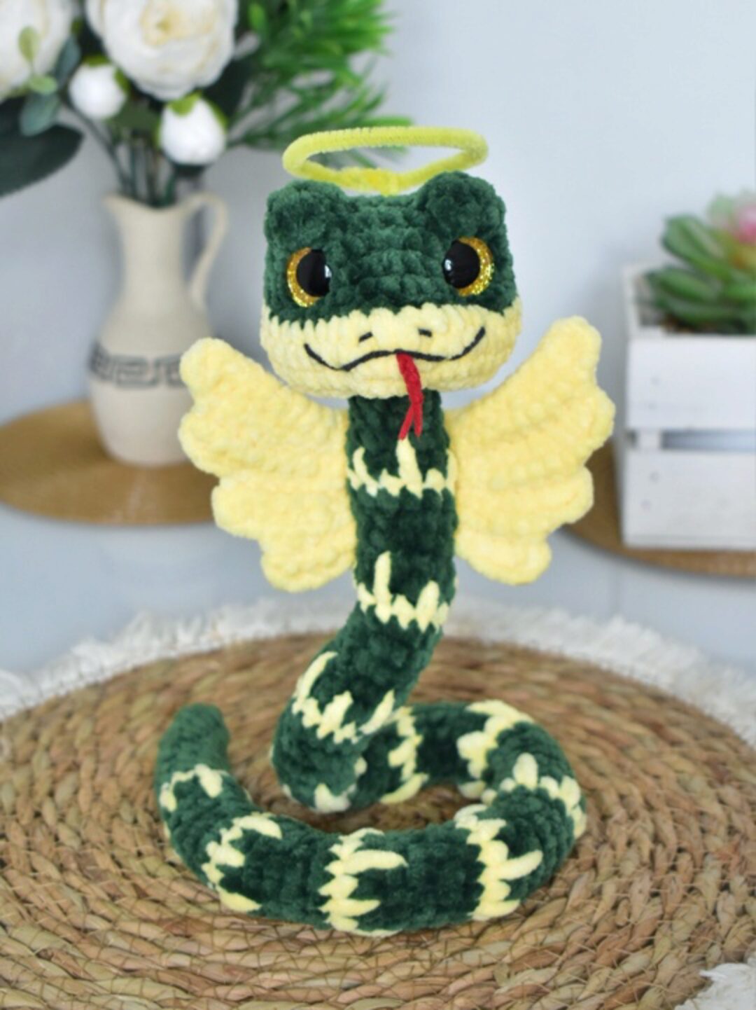 Ангельская змейка на шарнирном каркасе (Екатерина Николаева)