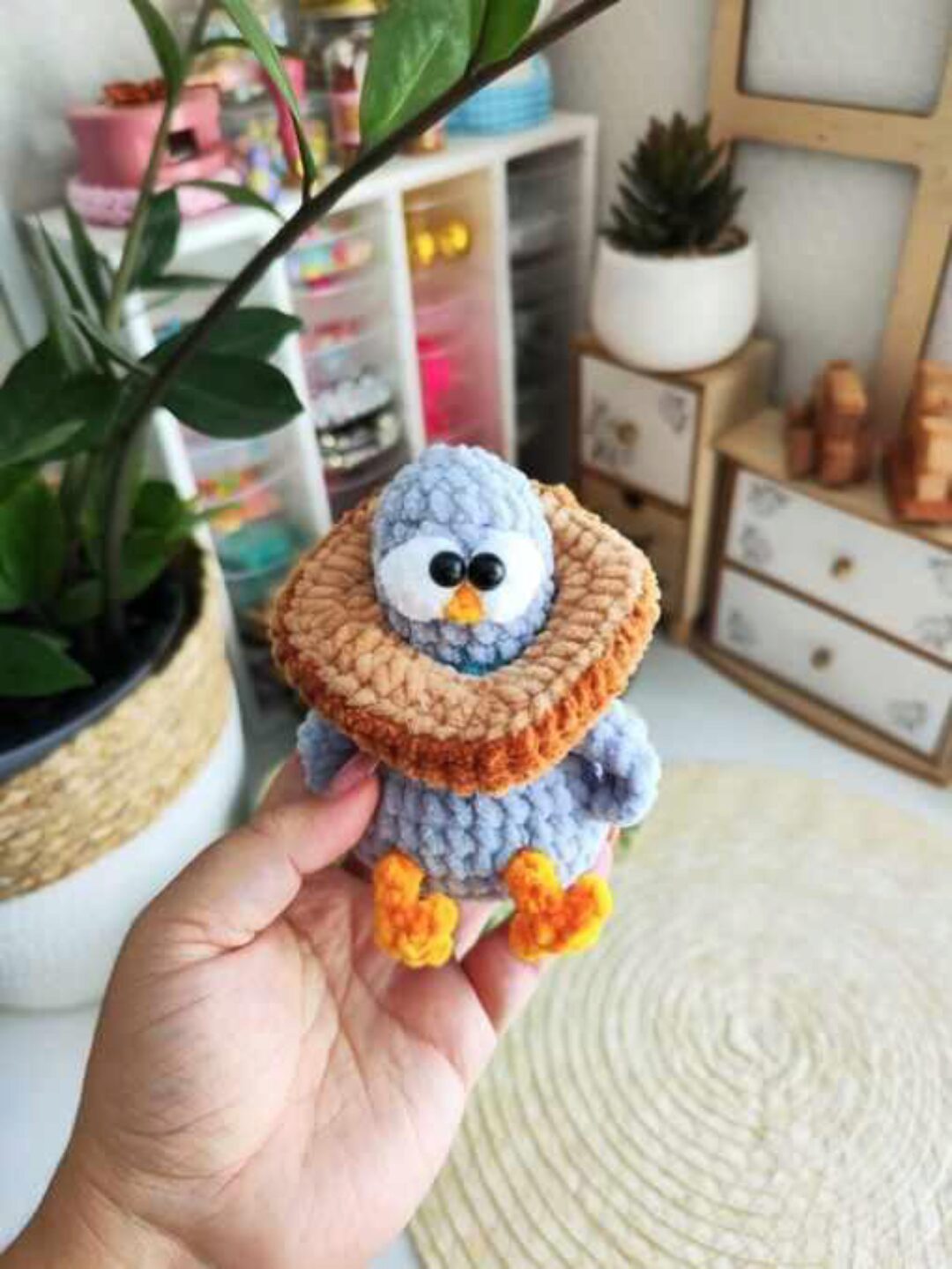 Голубчик с хлебушком (Людмила Журавлева)