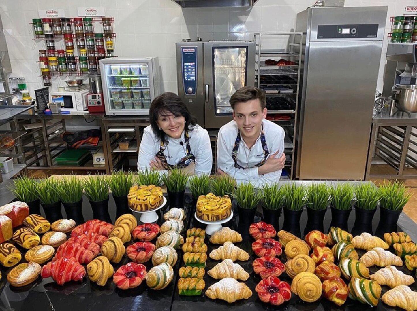 Круассаны. Изделия из слоеного дрожжевого теста (Елена Шрамко)