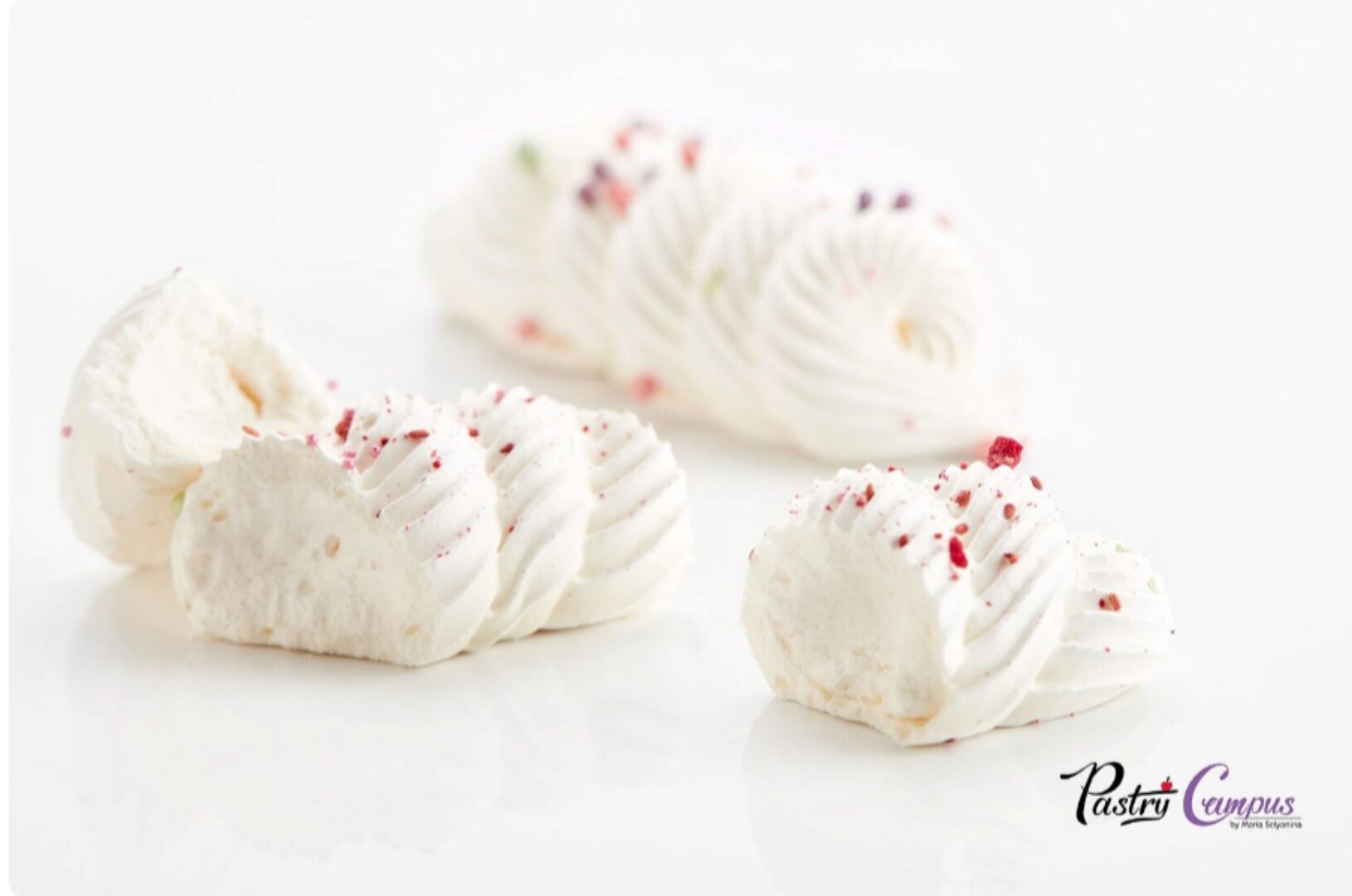 [PastryCampus.RU] Меренги и их типы. Работа с кондитерским мешком (Мария Селянина, Татьяна Сердцева)