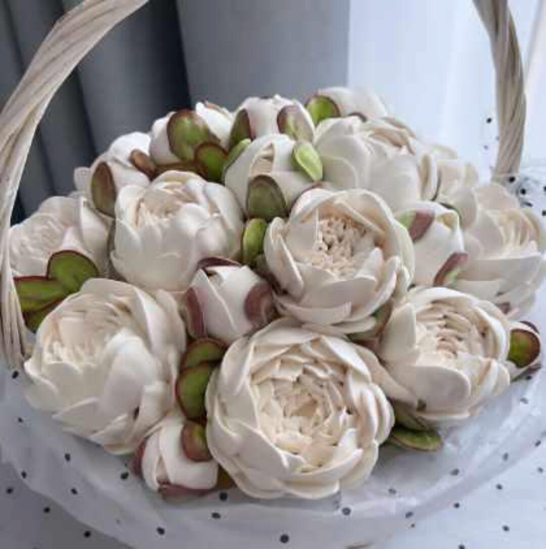 Корзина с белыми пионами из зефира (Анна Иванова) @buket_zefira_rnd