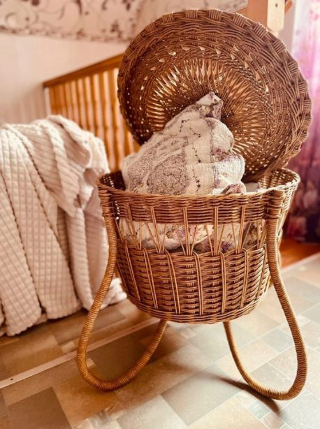 [Бумажная лоза] Интерьерный стол-корзина (Галина Скобелева)