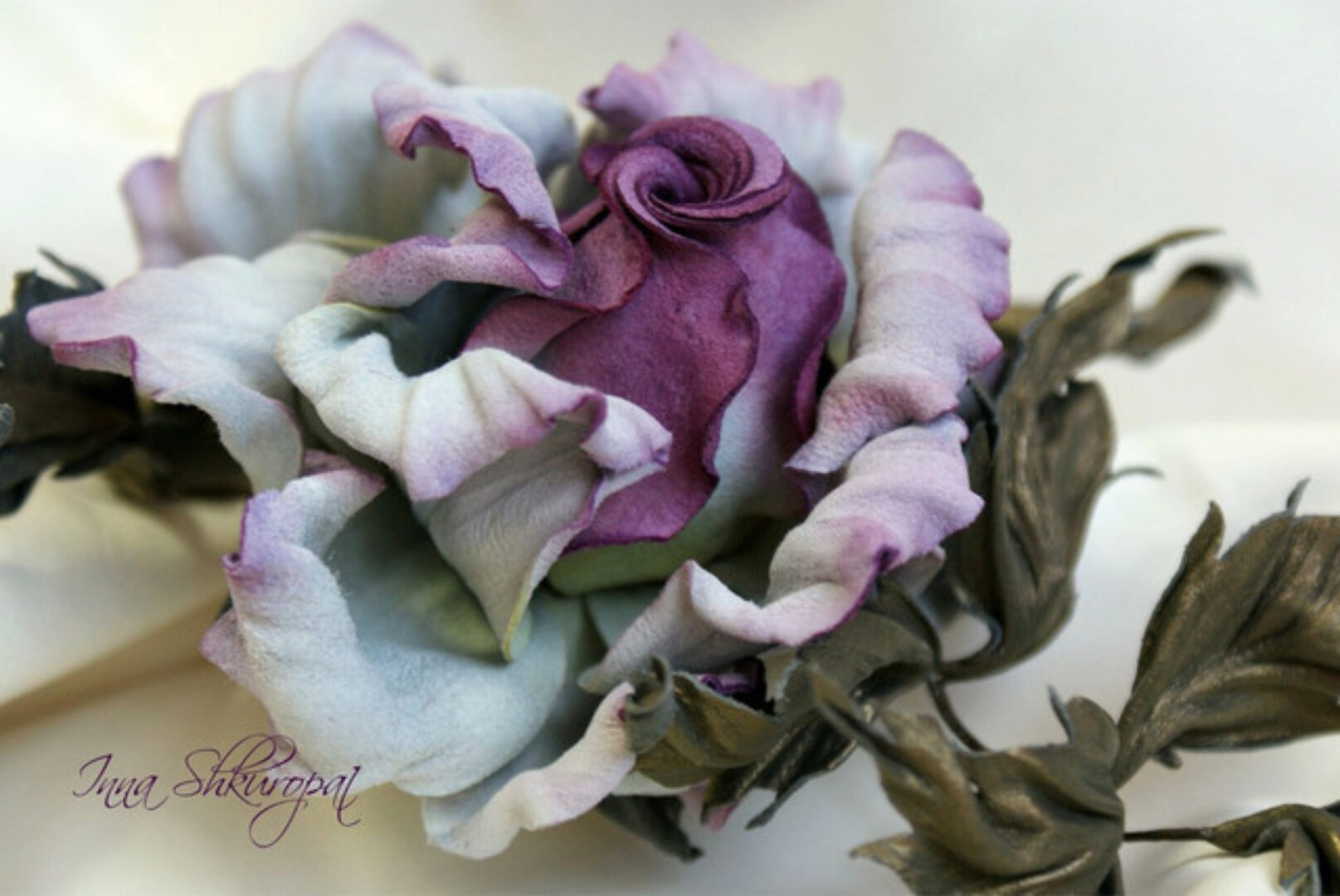 Видео мастер класс Роза из кожи (Инна Шкуропат)