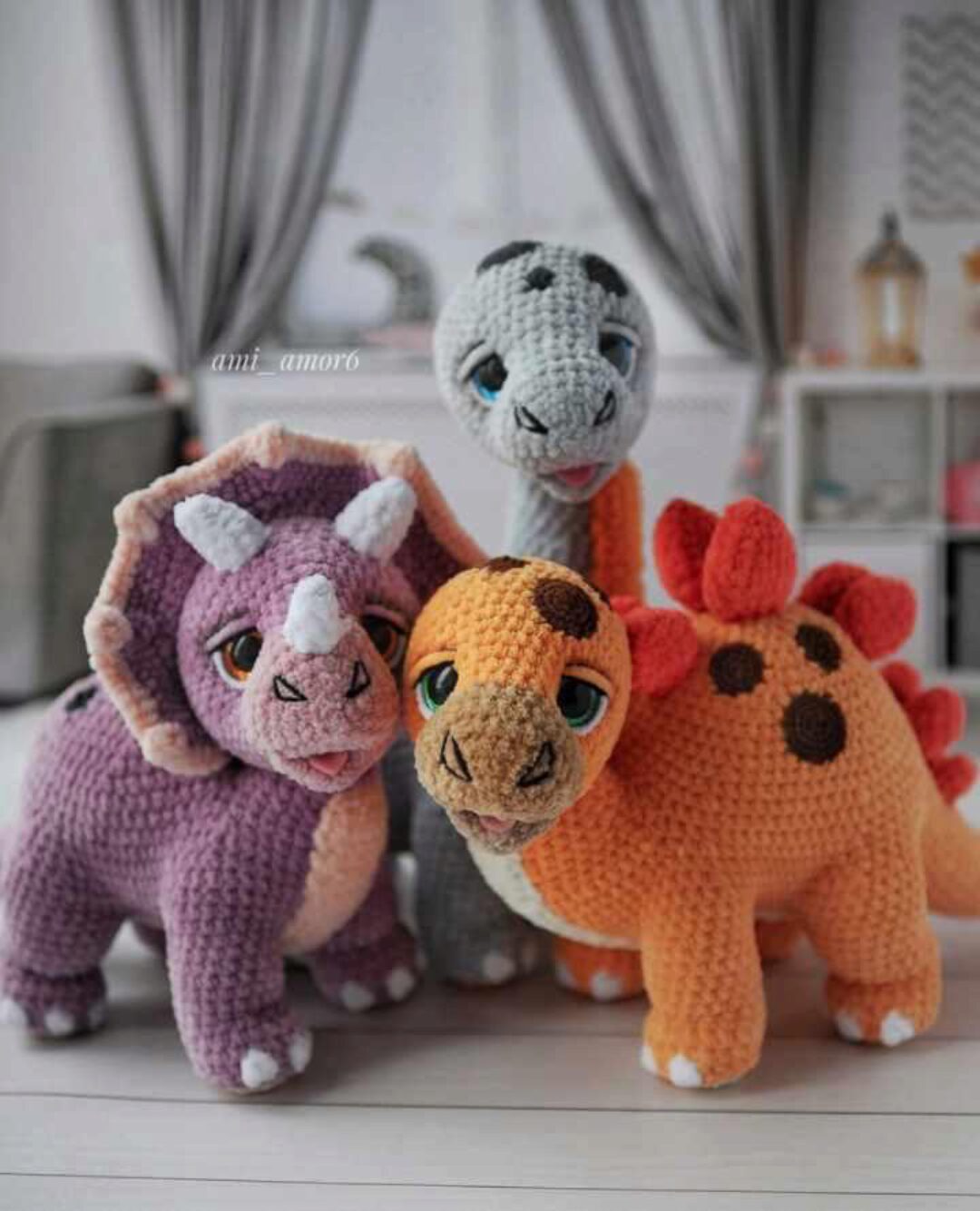 [ami_amor6] Миллион лет до нашей эры: Бронтозавр, Трицератопс, Стегозавр (Ольга Цепляева)