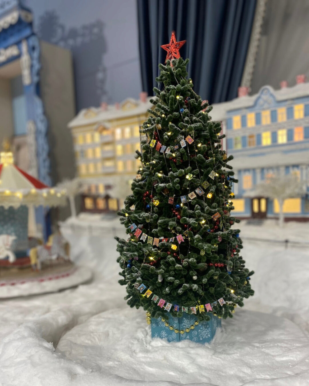 Новогодняя ель  (Галина Хрисанова)