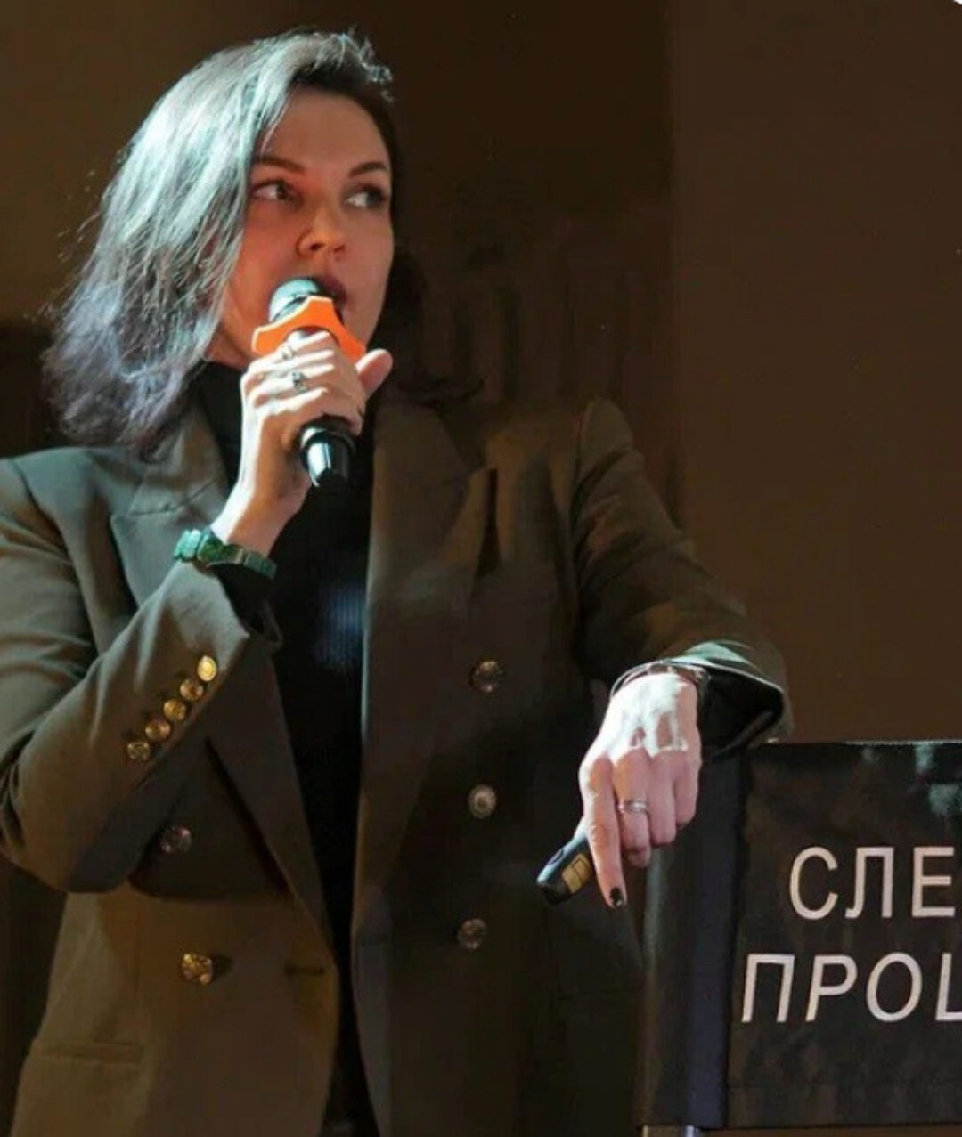 Фундамент продаж в онлайн. Как эксперту упаковать себя и социальные сети, чтобы продавать дорого, системно и легко (Регина Браун)