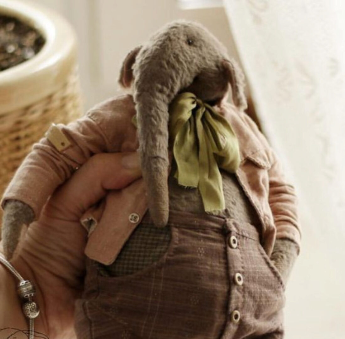 МК слон тедди в костюме (Лариса Гаврикова)