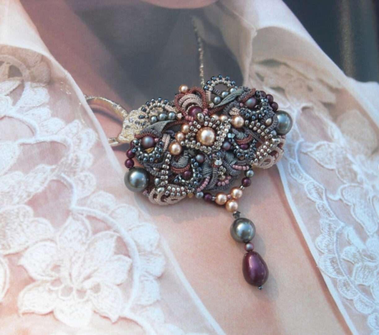 [Фриволите] Брошь-подвеска (Алла Визир)