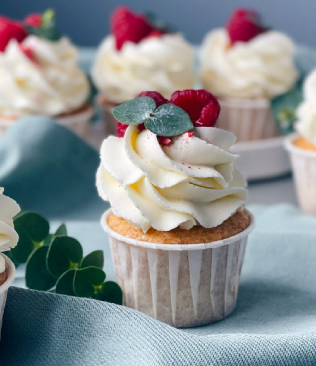 [makemydessert] Ванильно-клубничные капкейки с маскарпоне (Ника Сазонова)