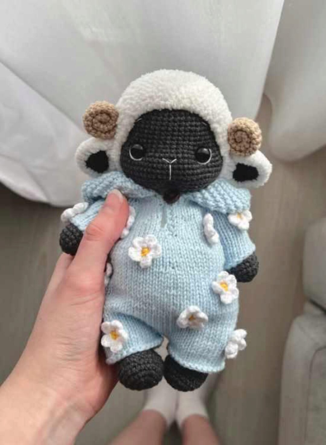 Комбинезон с ромашками для Овечки (Дарья Конуркина)