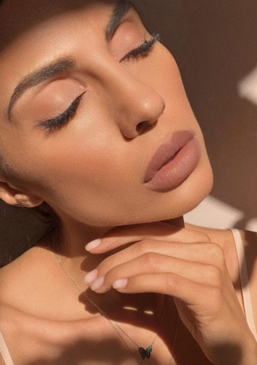 Мобильная обработка фото «Идеальное лицо, как у звезд» (Маница)