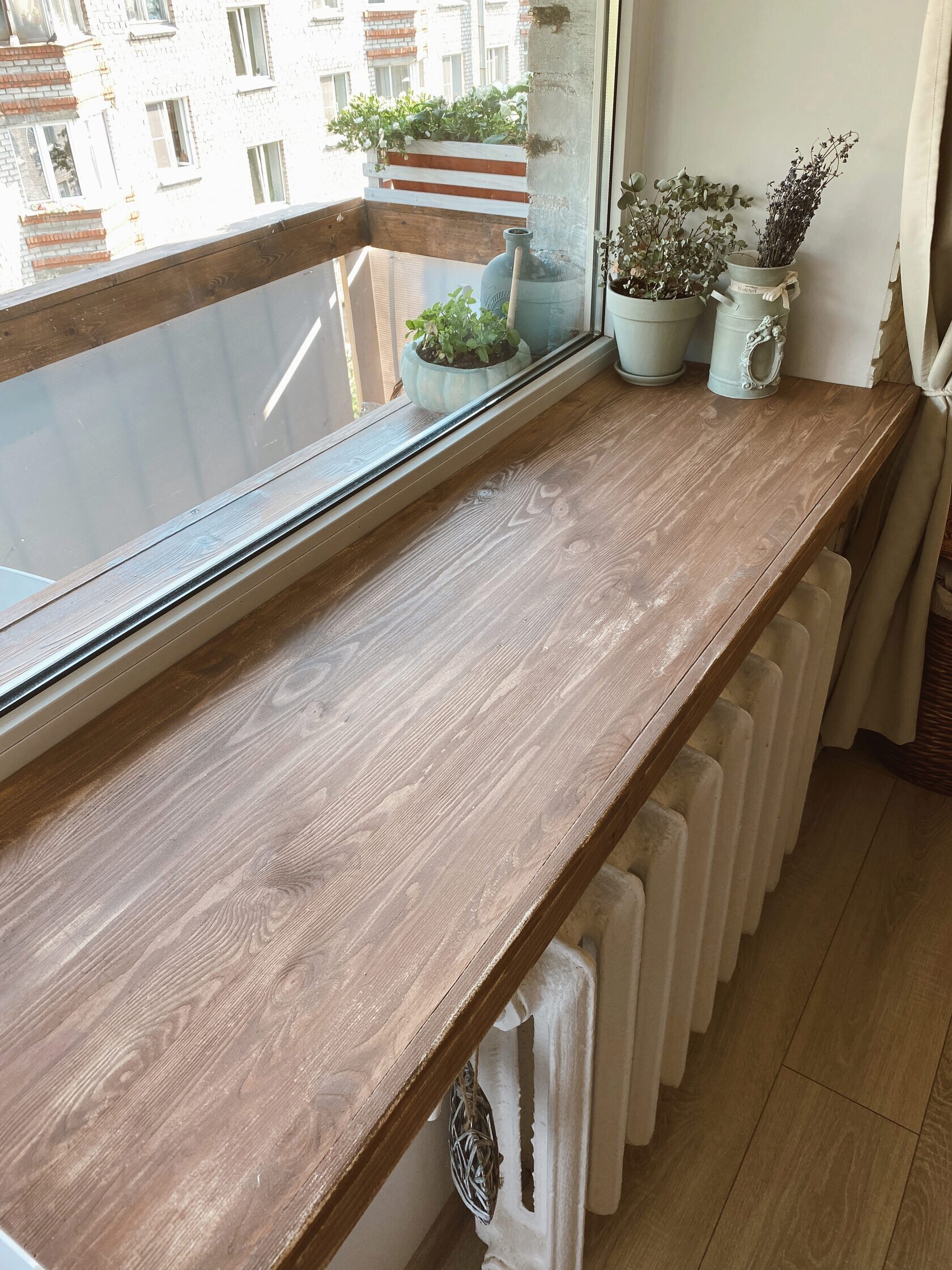 Деревянный подоконник (Валери Фирс)