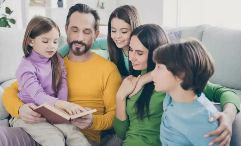 Читателями становятся на коленях у своих родителей. Что читать детям дошкольного возраста? (Тамара Крюкова)