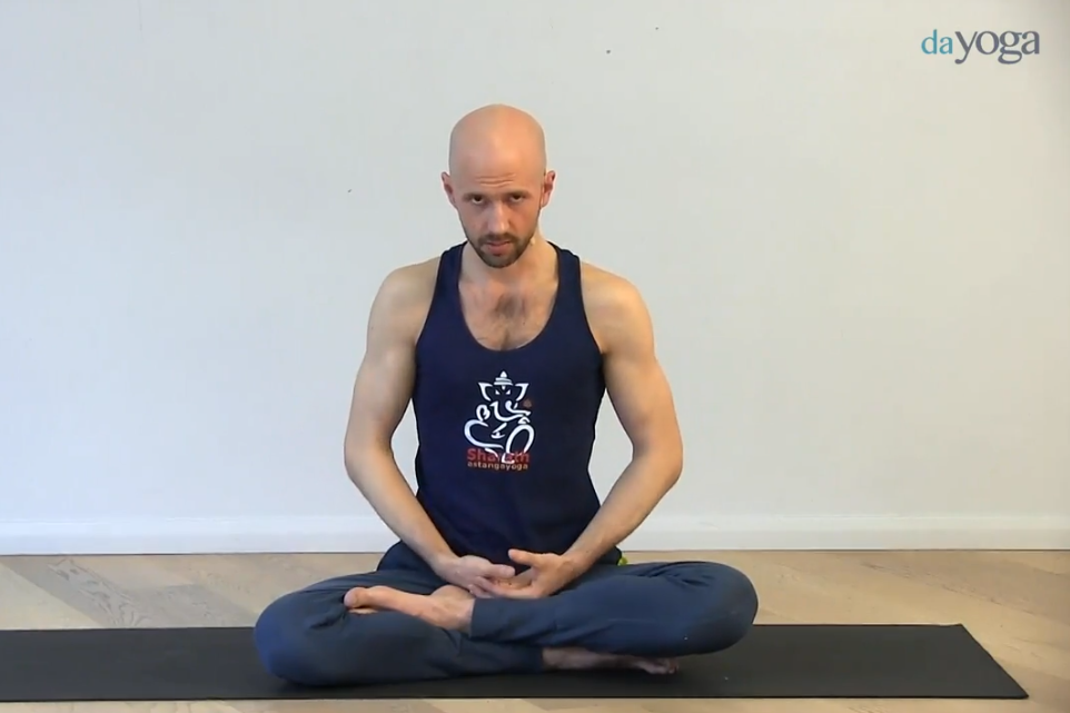 [dayoga] Разбираем и собираем приветствие солнца (Дмитрий Барышников)